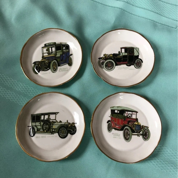 Lot of Four  Vintage Canadian Made Mini Plates - Picture 3 of 11